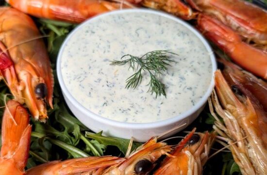 Smooth and creamy dill sauce, served next to whole king prawns atop a bed of rocket